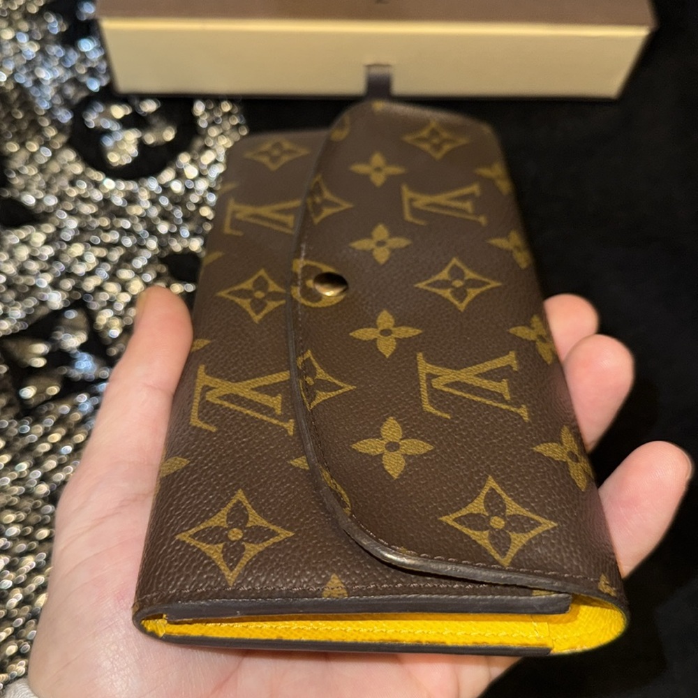 Women’s or Men’s Louis Vuitton Monogram Wallet with Yellow Guts inside Pristine - Picture 16 of 17